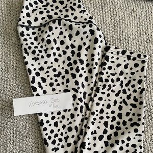 White Snow Leopard leggings-M
